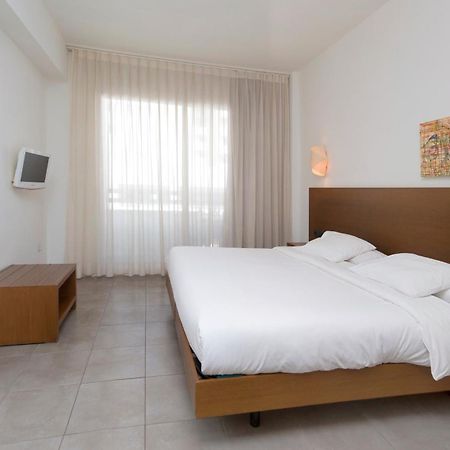 Es Mitjorn Hotel San Antonio  Bagian luar foto