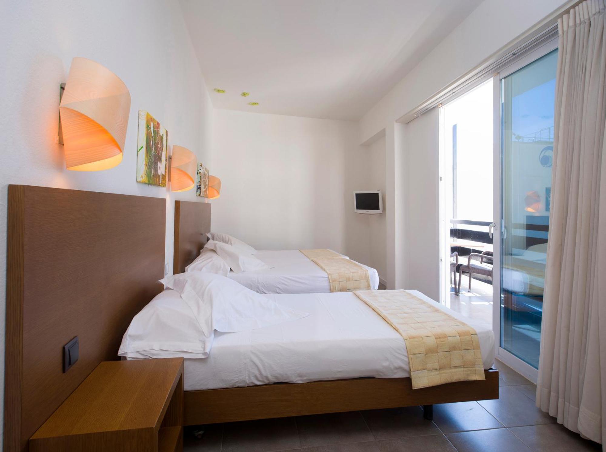 Es Mitjorn Hotel San Antonio  Bagian luar foto