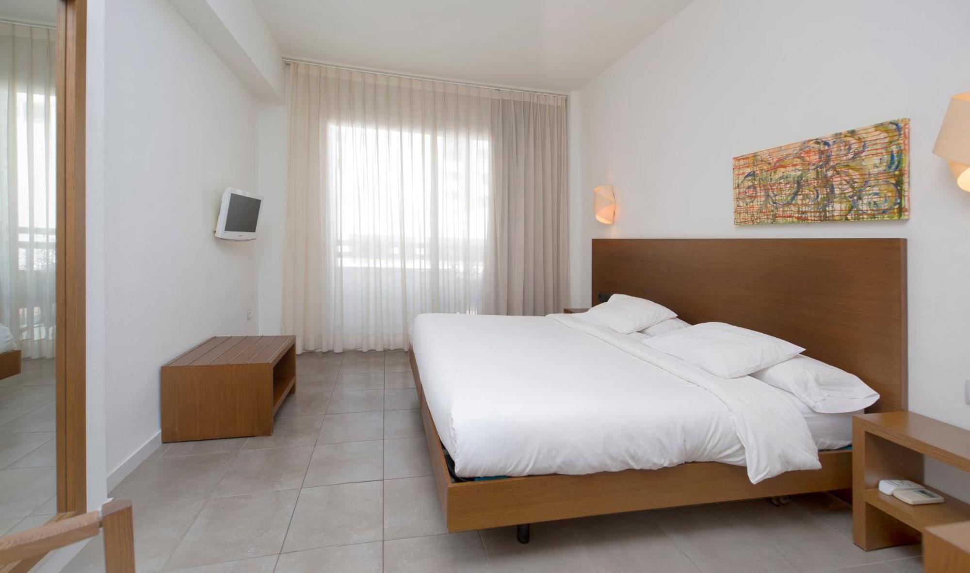 Es Mitjorn Hotel San Antonio  Bagian luar foto