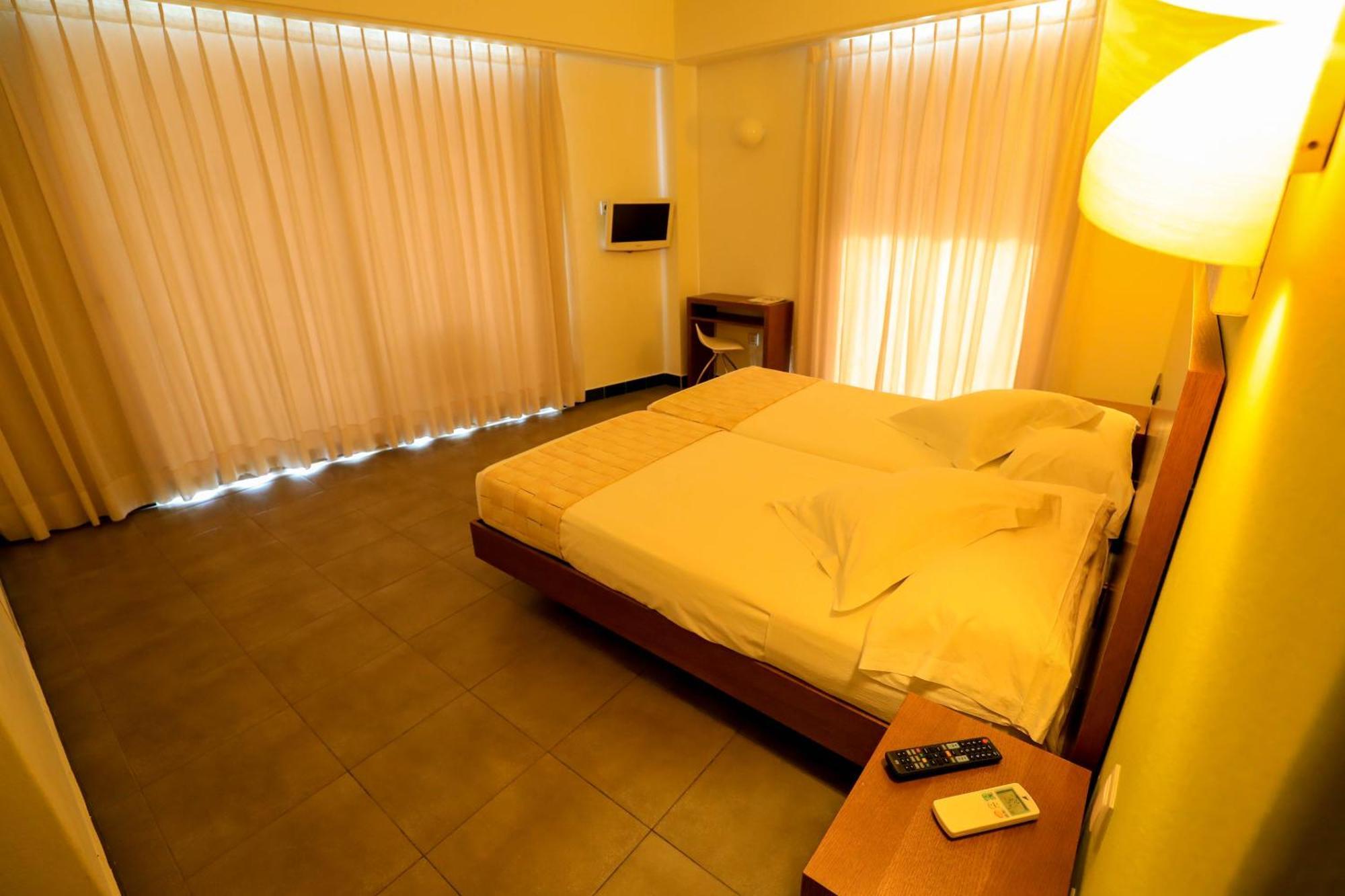 Es Mitjorn Hotel San Antonio  Bagian luar foto