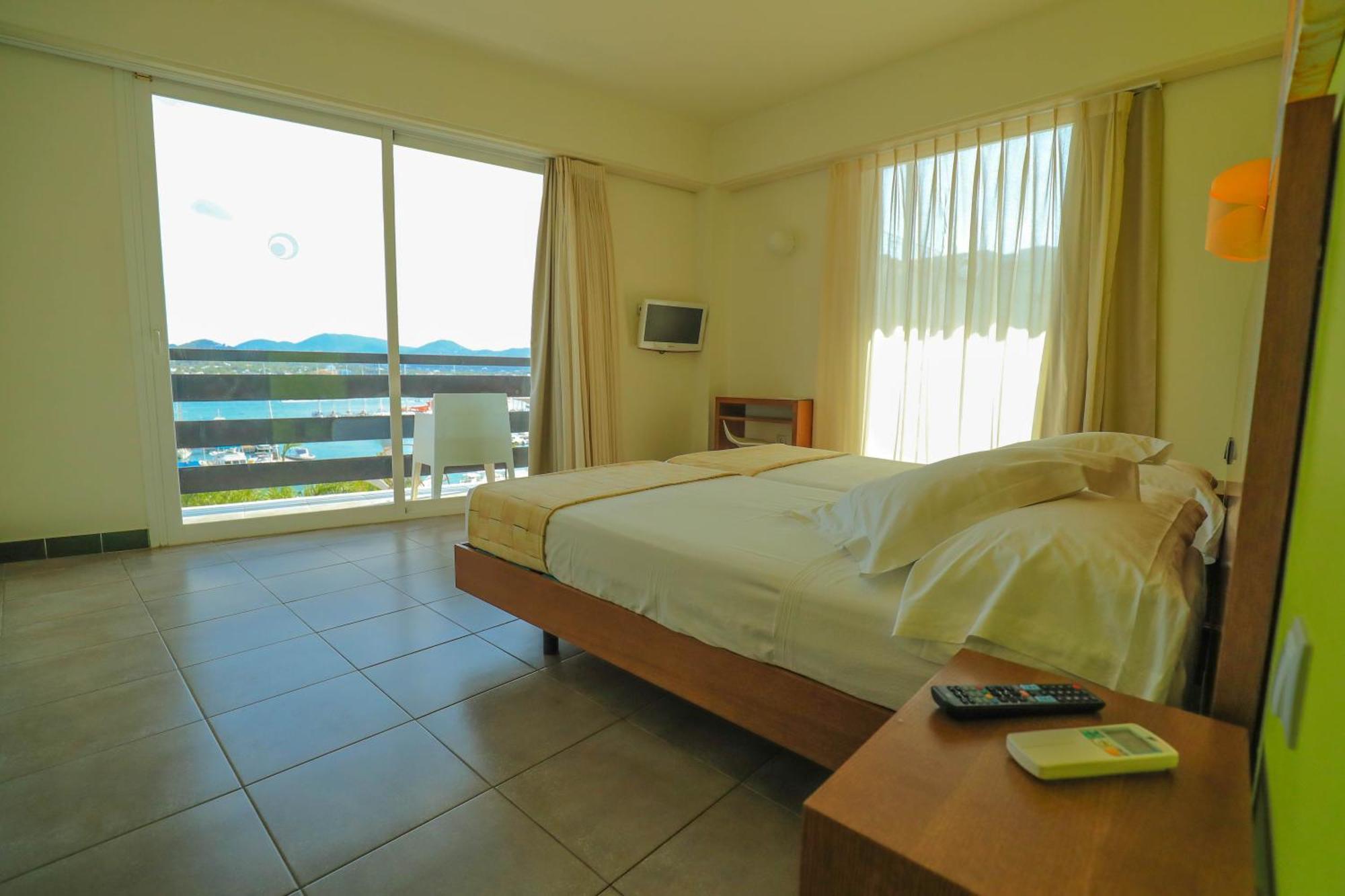Es Mitjorn Hotel San Antonio  Bagian luar foto